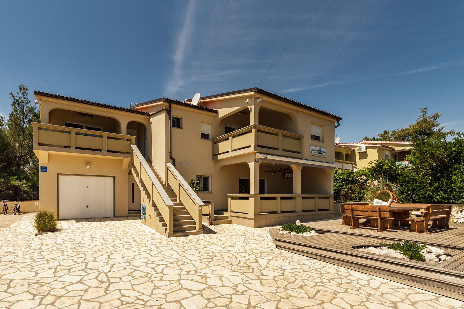 Prodej apartmánového domu na ostrově Vir – Chorvatsko