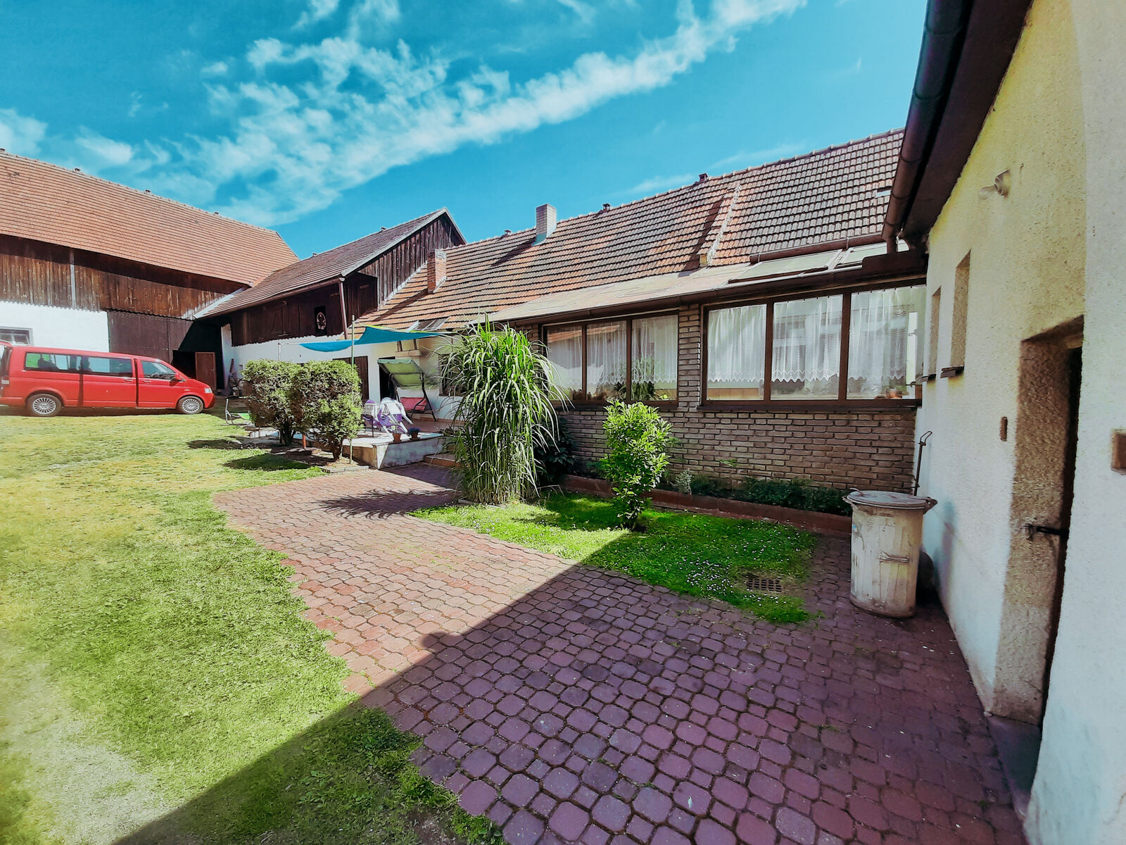 Prodej stylové chalupy s velkým pozemkem a vlastním lesem – Částkovice, okres Pelhřimov