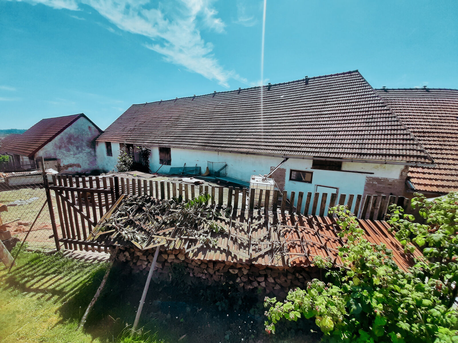 Prodej stylové chalupy s velkým pozemkem a vlastním lesem – Částkovice, okres Pelhřimov