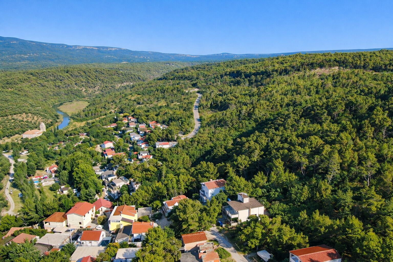 Apartmánový dům se třemi jednotkami u moře Donji Karin, Chorvatsko