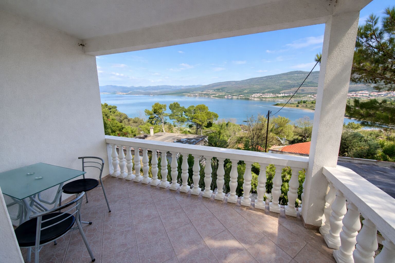 Apartmánový dům se třemi jednotkami u moře Donji Karin, Chorvatsko