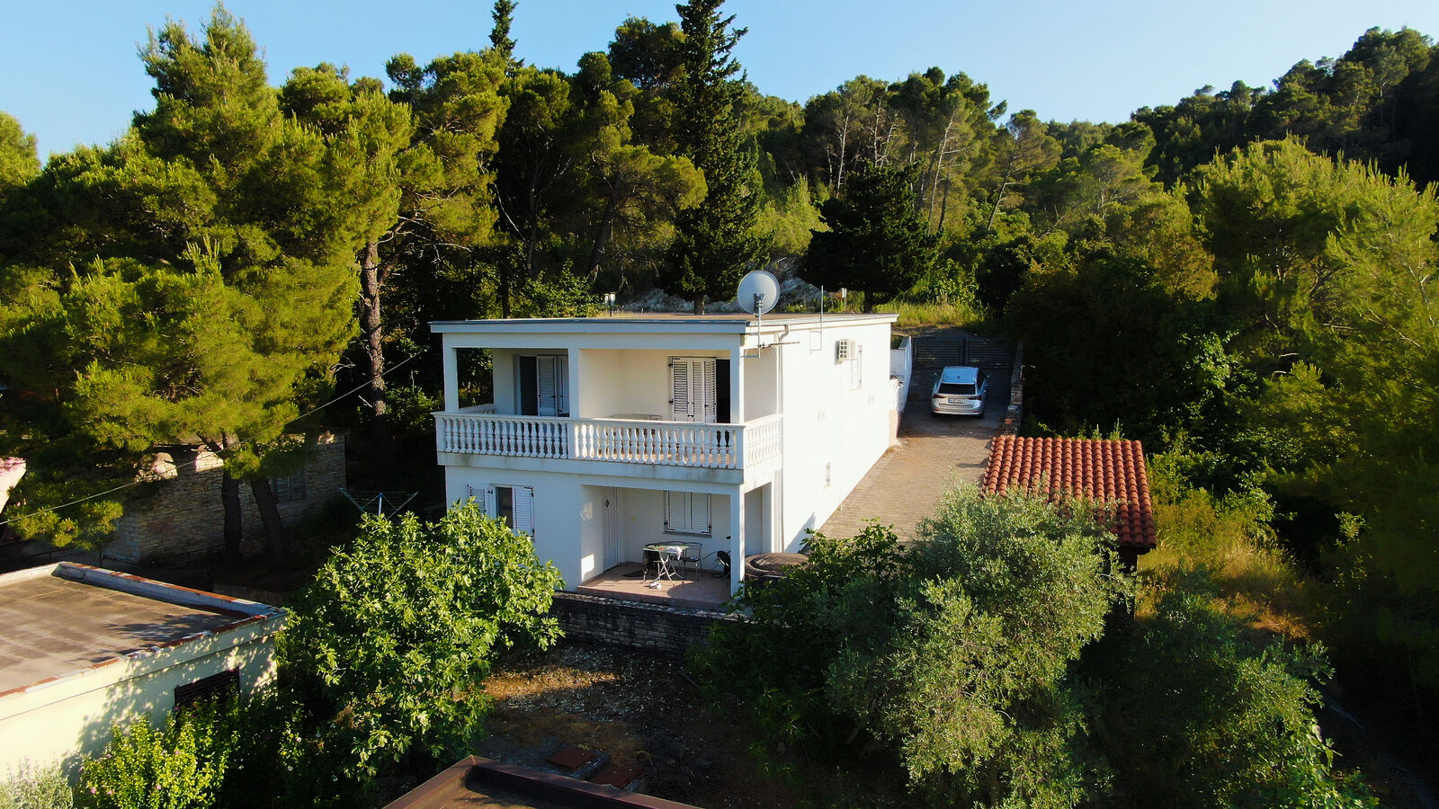 Apartmánový dům se třemi jednotkami u moře Donji Karin, Chorvatsko