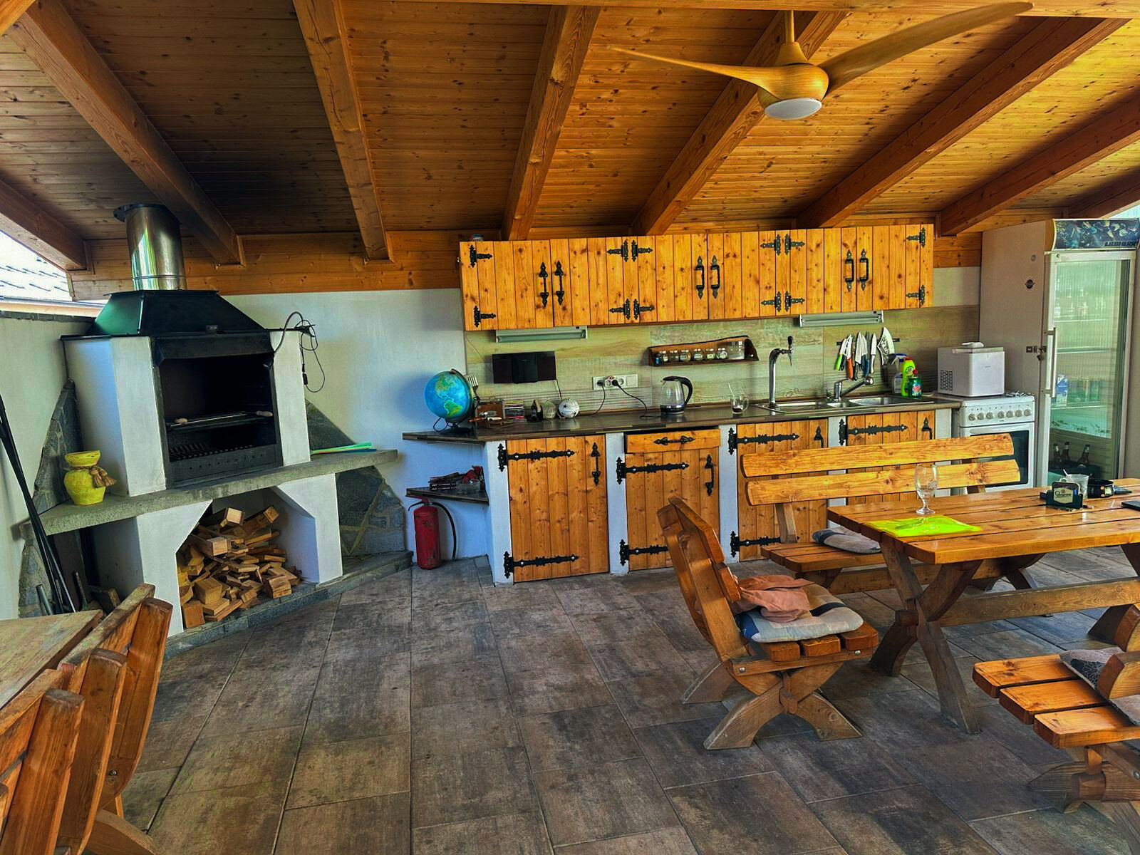 Rodinný dům 3+1 po kompletní rekonstrukci, bazén, pergola s venkovní kuchyní, Blatná
